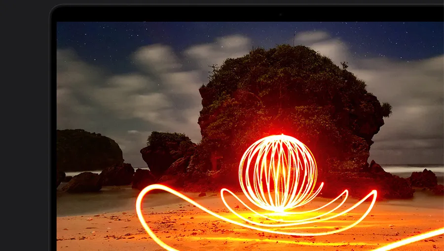 Глубокий черный цвет и контрастность 1000000:1 на дисплее MacBook Pro