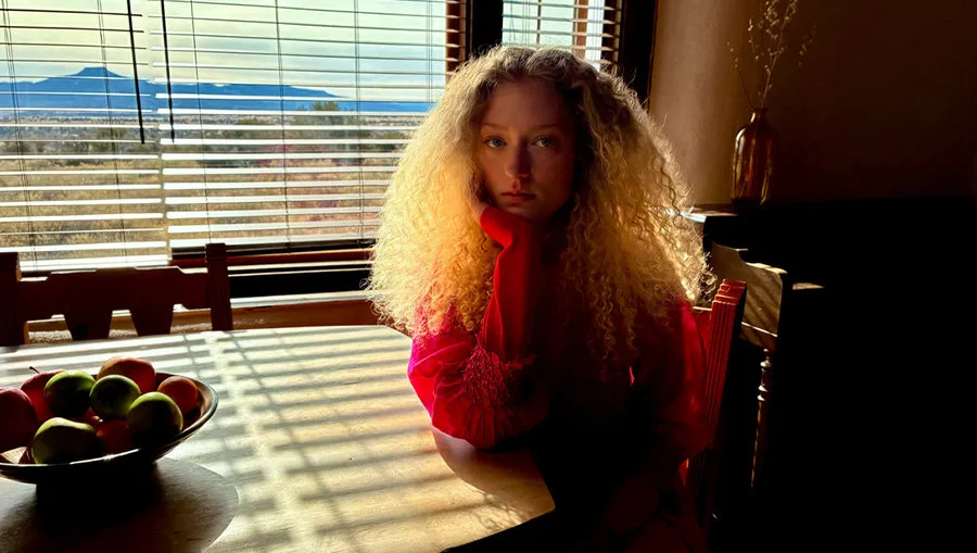 Кинематографическая видеосъемка в формате 4K на iPhone 16e